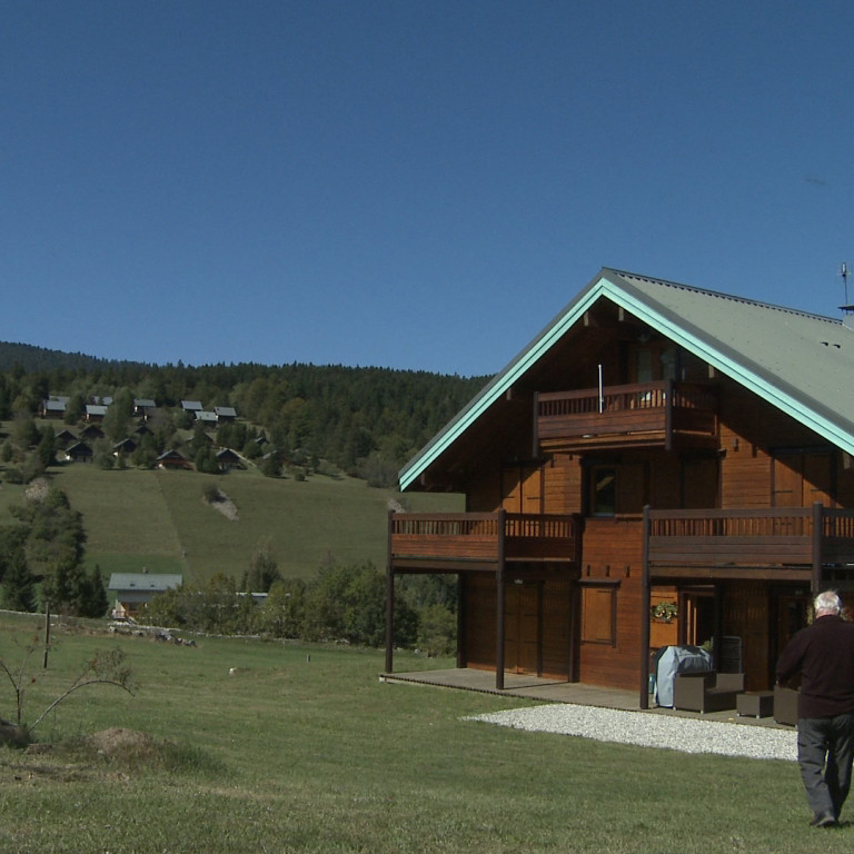 Log_Village_France_Bois_Joli_1.jpg