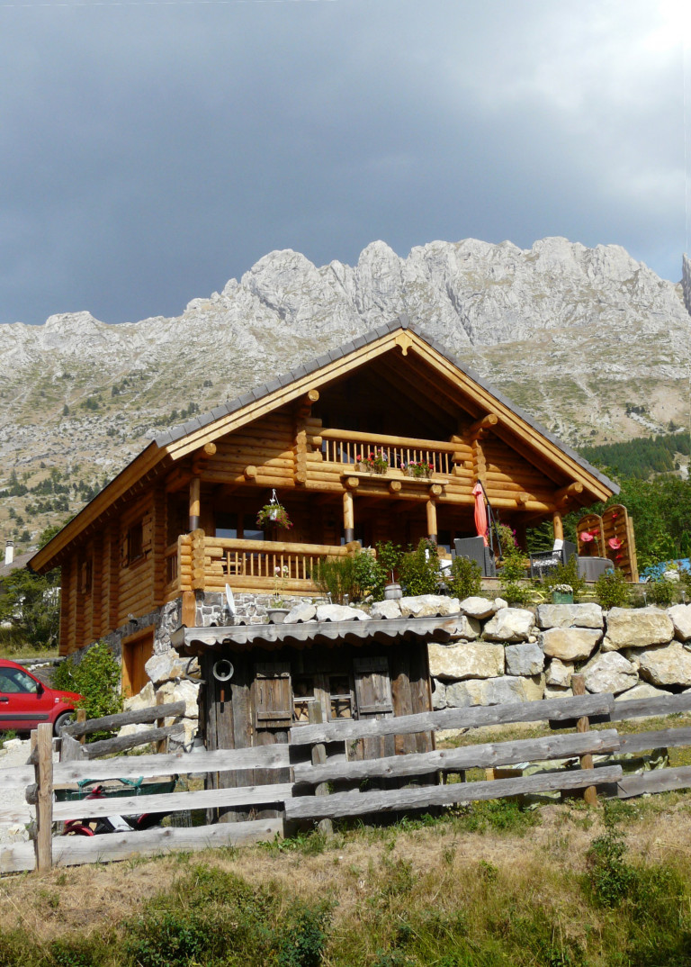 Log_House_France_Leauthier_2.jpg