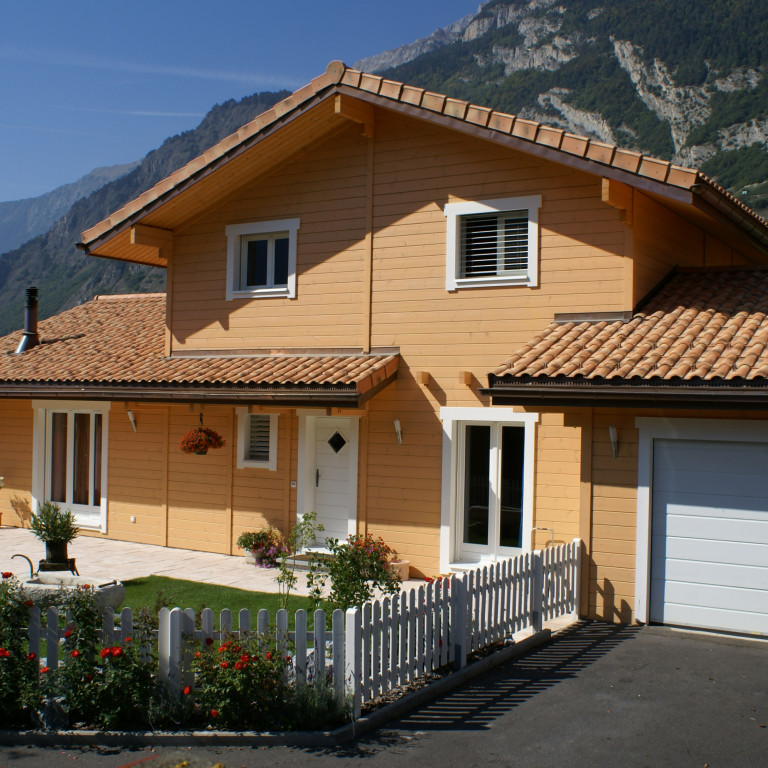 Log_House_Switzerland_Saillon_1.jpg